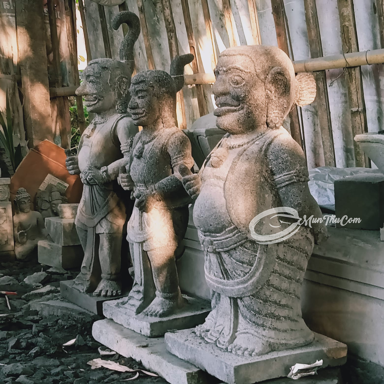 Patung Batu Lava Punokawan 60 cm – Karya Ukir Seni Nusantara sebagai Simbol Kebijaksanaan dan Humor Jawa - Image 7