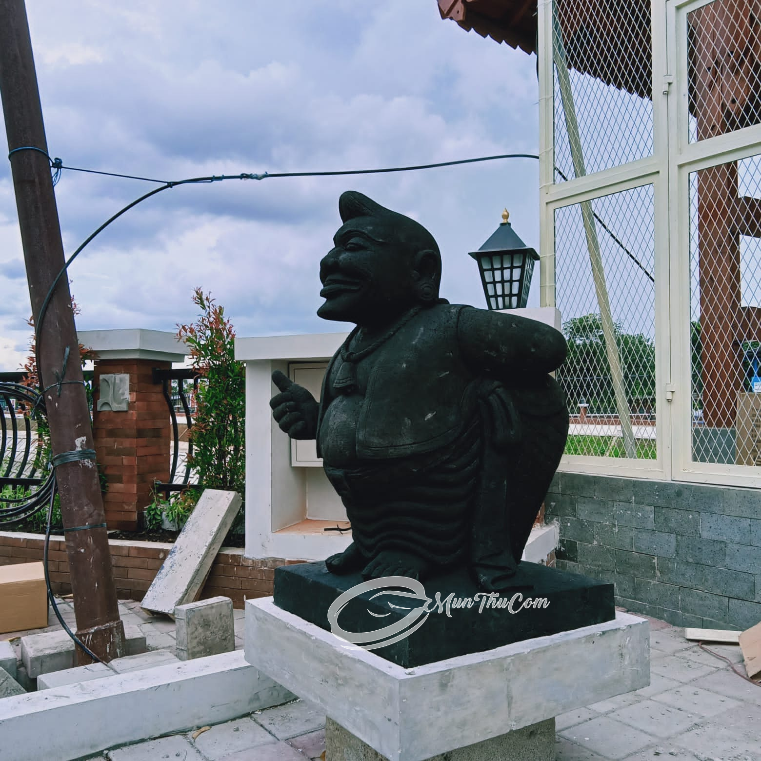 Patung Batu Lava Punokawan 60 cm – Karya Ukir Seni Nusantara sebagai Simbol Kebijaksanaan dan Humor Jawa - Image 4